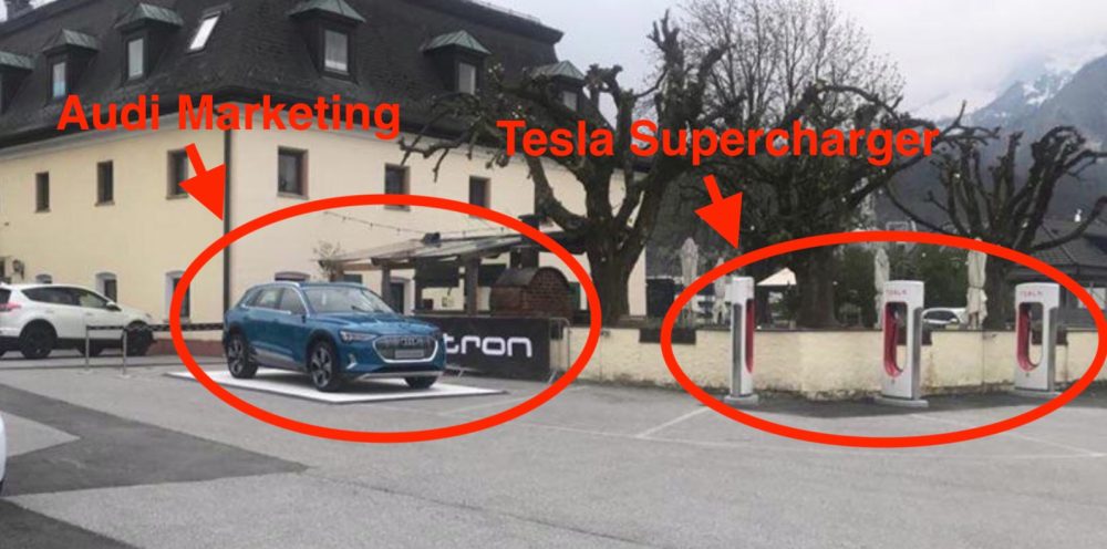 Audi рекламирует E-tron возле зарядок и магазинов Tesla