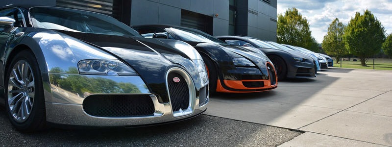 Легендарная французская компания Bugatti известна своими мощными спортивным...