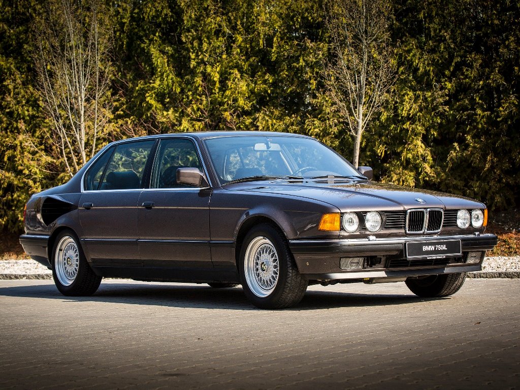 В 1987 году BMW выпустила специальную версию 7-series