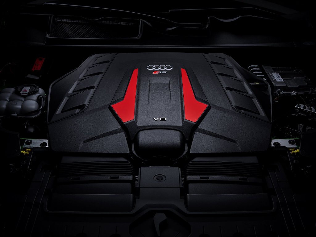 Audi RS Q8 в движение приводит 4,0-литровый турбодвигатель V8, который работает в паре с 48-вольтовым стартером-генератором