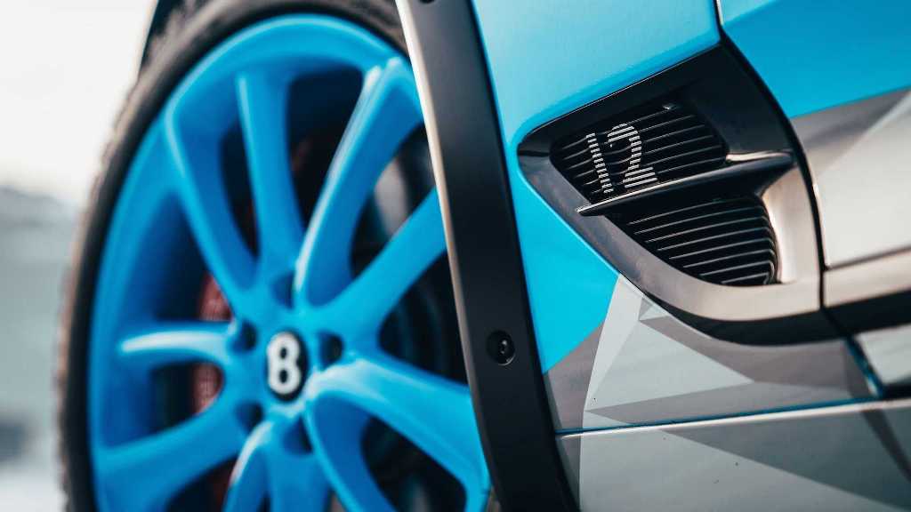На Continental GT установили шипованные шины Pirelli Scorpion Ice Zero2