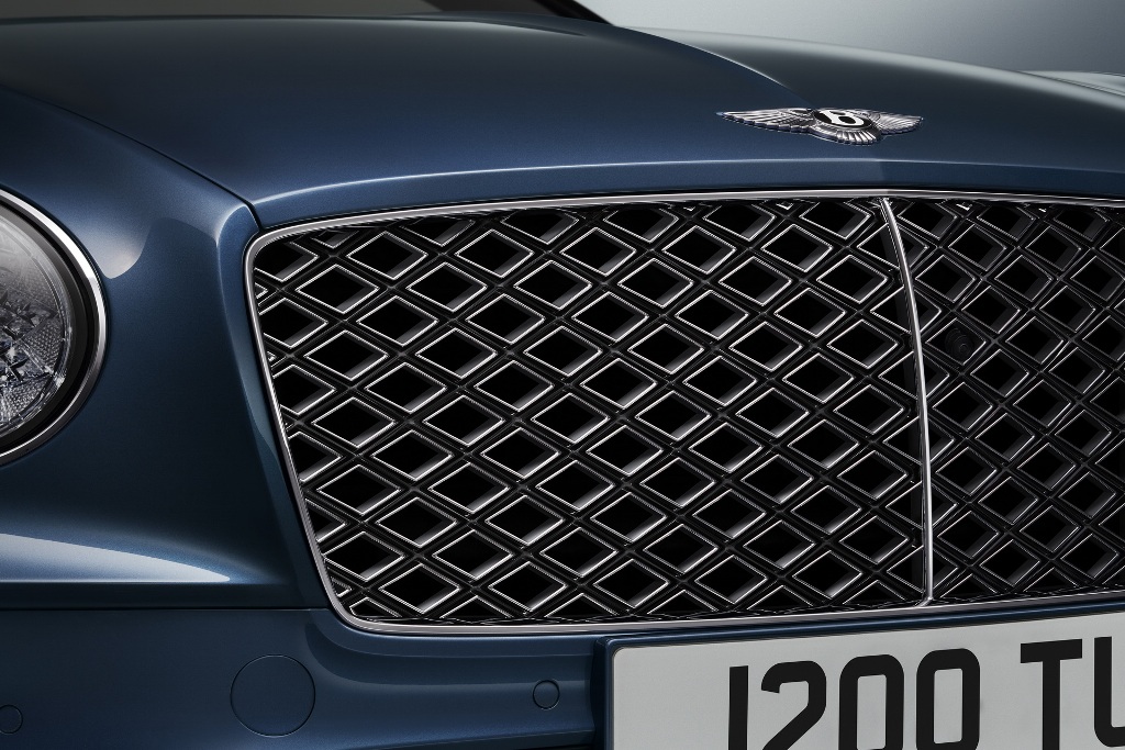 Bentley Continental GT Mulliner отличается от своего "младшего брата" уникальной решеткой радиатора с "алмазным" рисунком