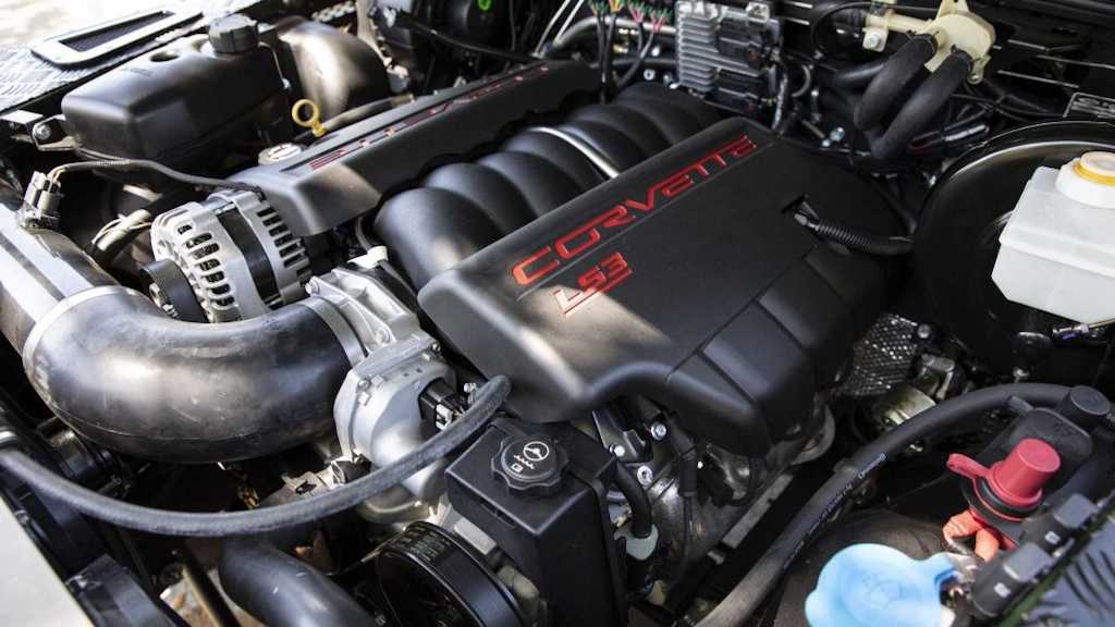 Land Rove Defender 110 и оснастили его 6,2-литровым LS3 V8 от суперкара Chevrolet Corvette мощностью 565 л.с.