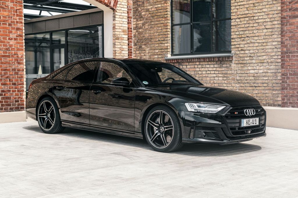 Audi S8 
