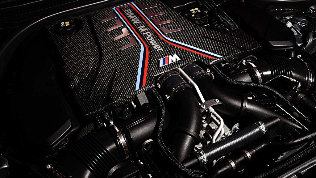 В движение BMW M5 приводит 4,4-литровый двигатель V8, который выдает 600 л.с. мощности и 750 Нм крутящего момента