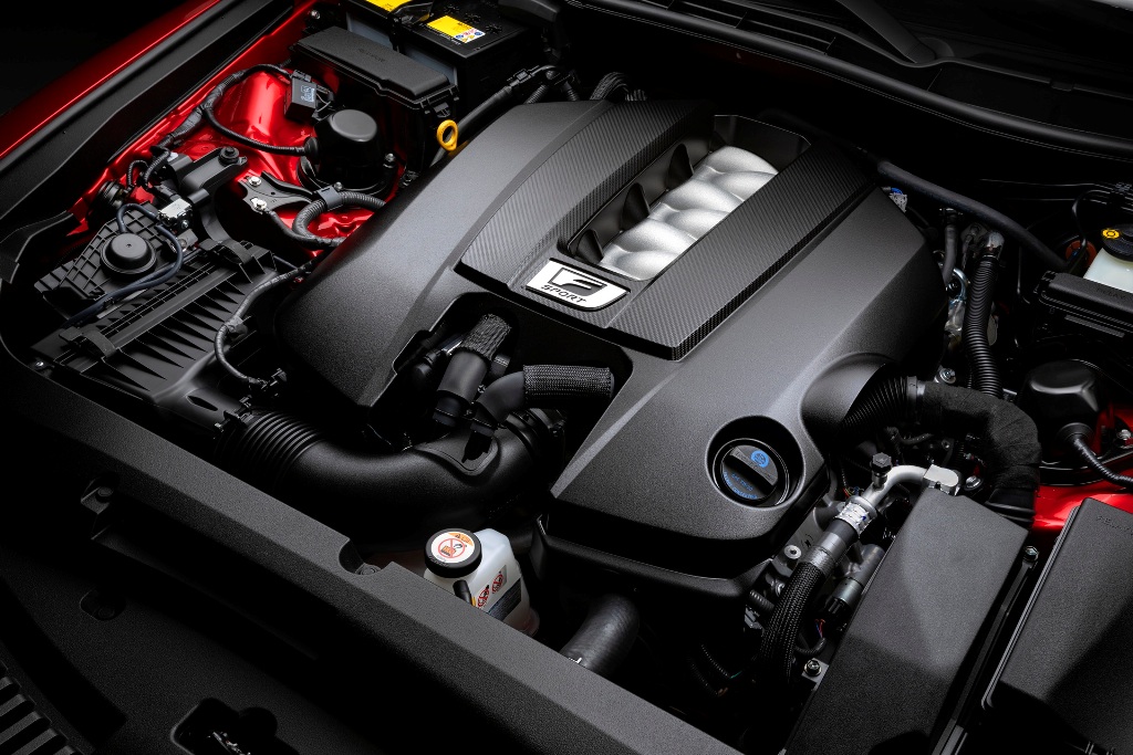 Спортивную четырехдерку оснастили 5,0-литровым безнаддувным двигателем V8 мощностью 479 л.с. и 536 Нм