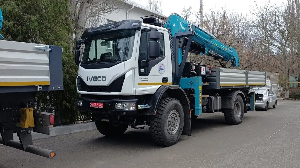 Енергетикам передали бурильно-кранові установки на шасі IVECO Eurocargo