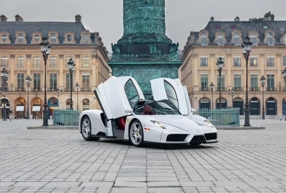 Один із дев'яти Ferrari Enzo виставили на аукціон – мають намір виручити 5 млн євро