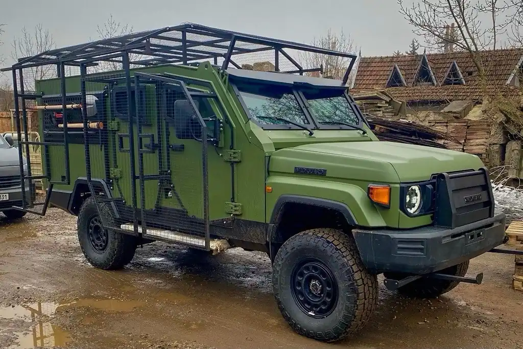 Нацгвардія отримала від Німеччини броньовані санітарні автомобілі