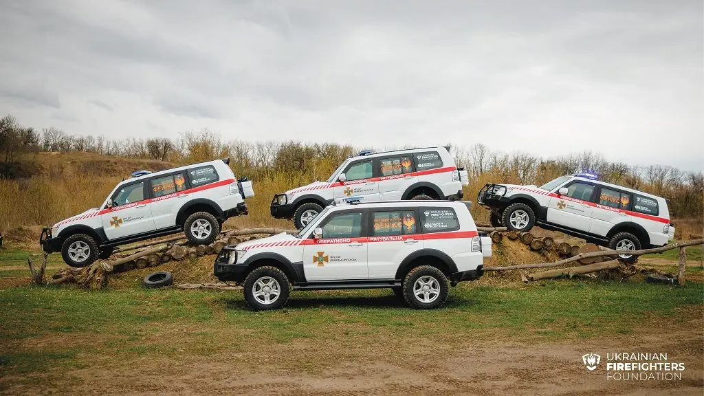 Рятувальникам передали партію броньованих Mitsubishi Pajero