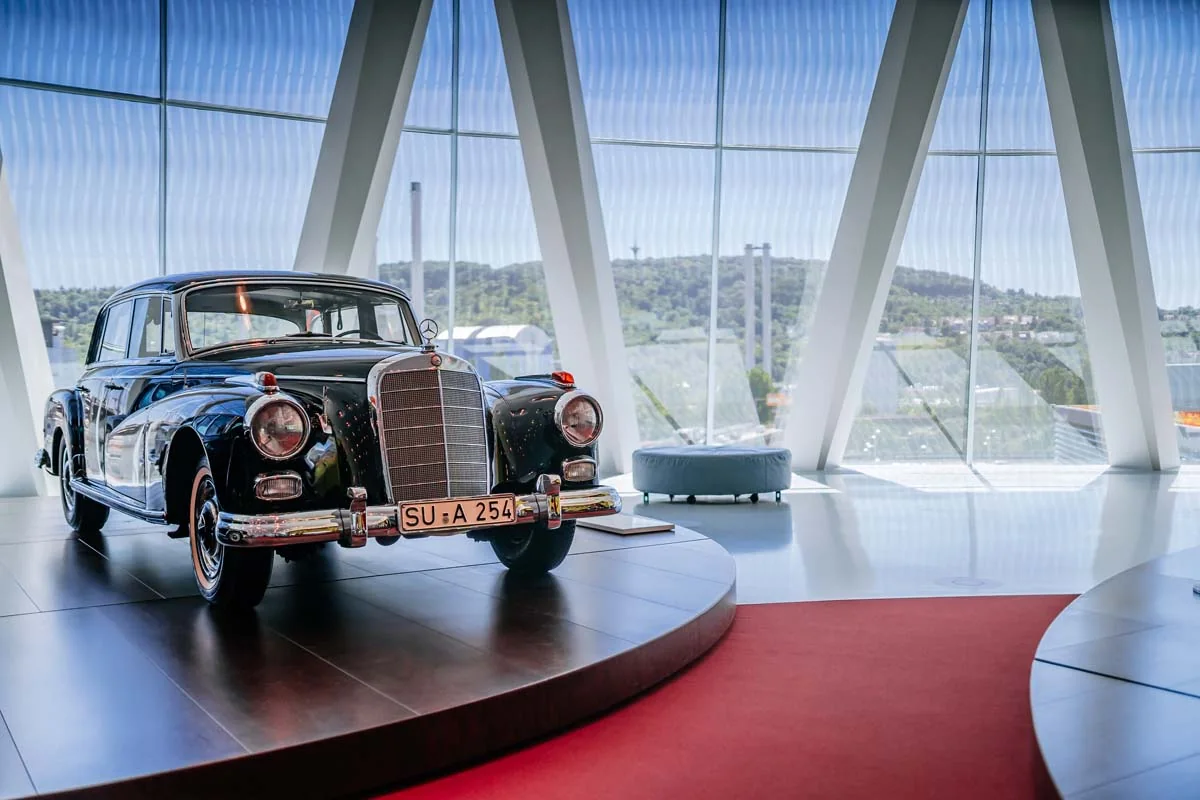 Як модель Mercedes-Benz почали називати на честь першого канцлера ФРН