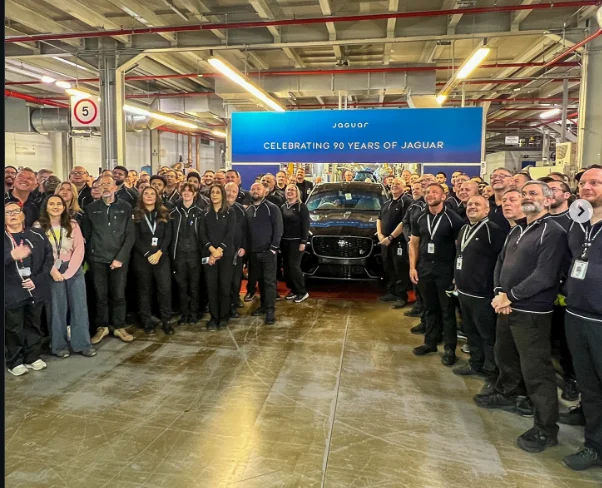 З конвеєра зійшов останній бензиновий Jaguar (фото)