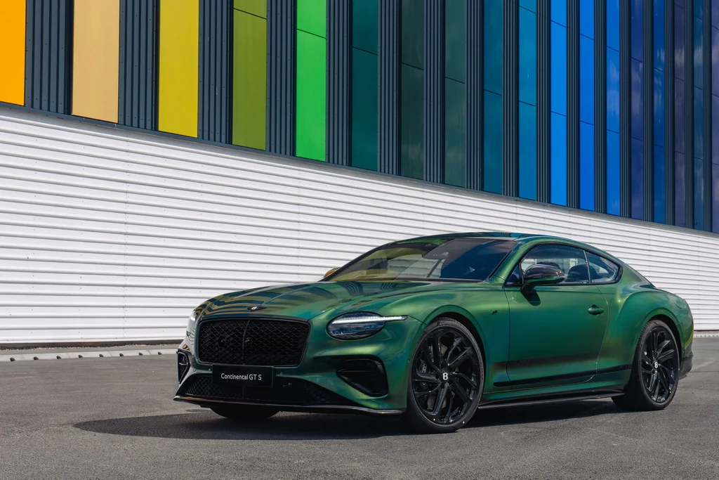 Bentley запустила надсучасний фарбувальний цех та створила унікальний Continental GT Bentley запустила надсучасний фарбувальний цех та створила унікальний Continental GT