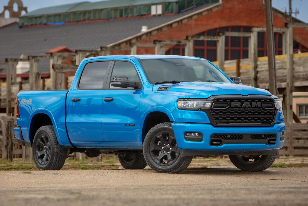 Ram відмовляється від гібридної системи eTorque на користь Hemi V8