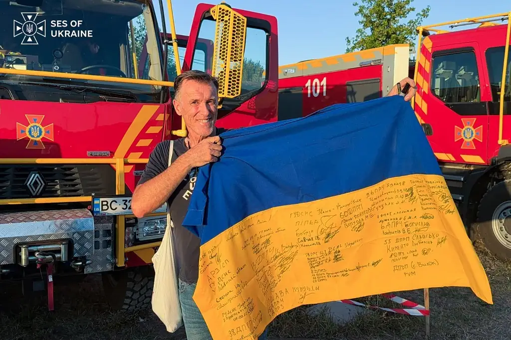 Як українські пожежні автомобілі допомогли врятувати французьке селище (ВІДЕО)