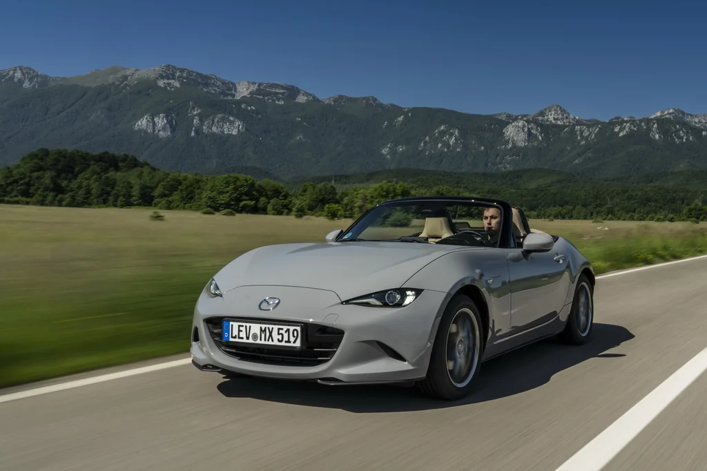Mazda оновила культовий родстер MX-5 для 2027 року Mazda оновила культовий родстер MX-5 для 2027 року