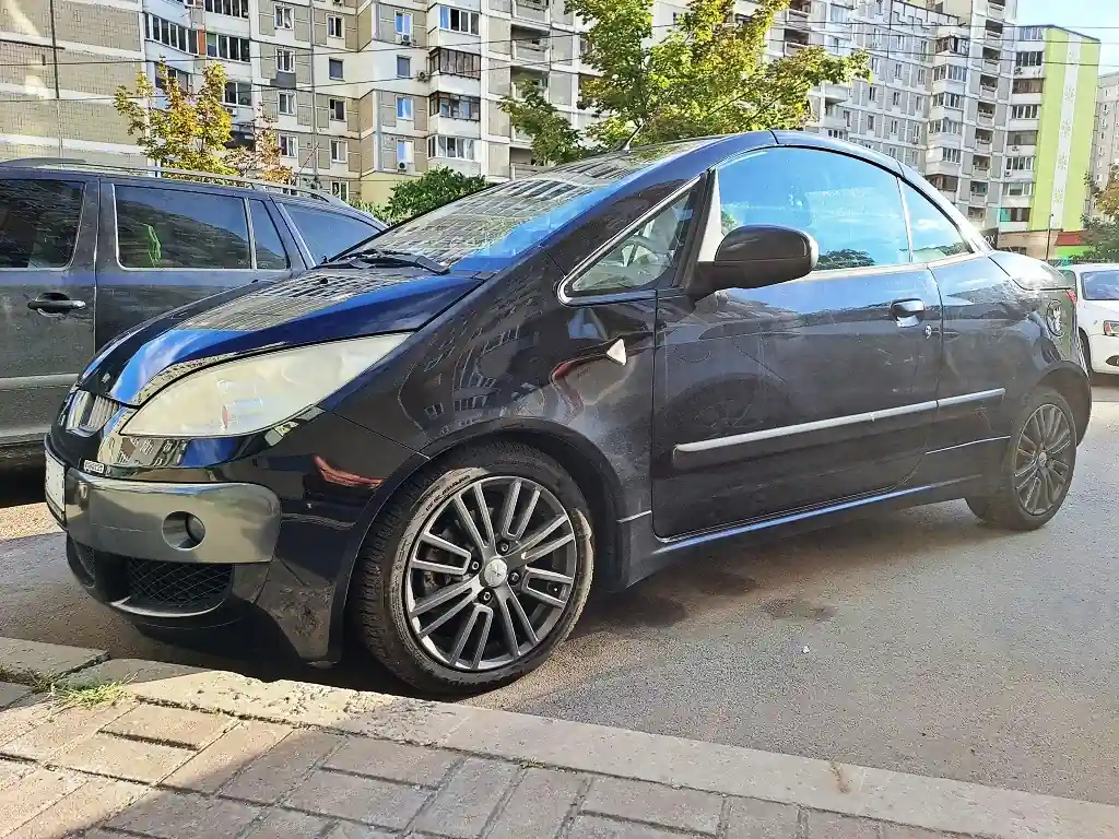 У Києві помічено рідкісний купе-кабріолет від Pininfarina У Києві помічено рідкісний купе-кабріолет від Pininfarina