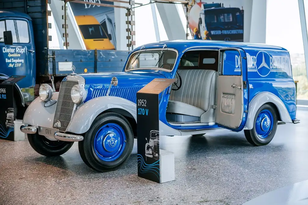 Показано рідкісний розвізний фургон Mercedes-Benz 1952 року