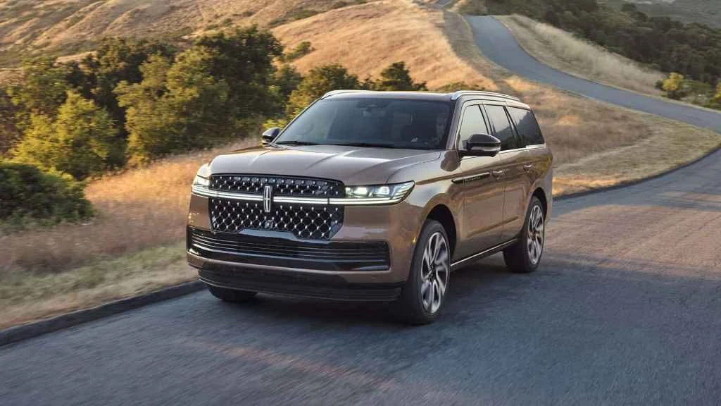Дебютував оновлений Lincoln Navigator: він кине виклик Cadillac Escalade (фото) Дебютував оновлений Lincoln Navigator: він кине виклик Cadillac Escalade (фото)