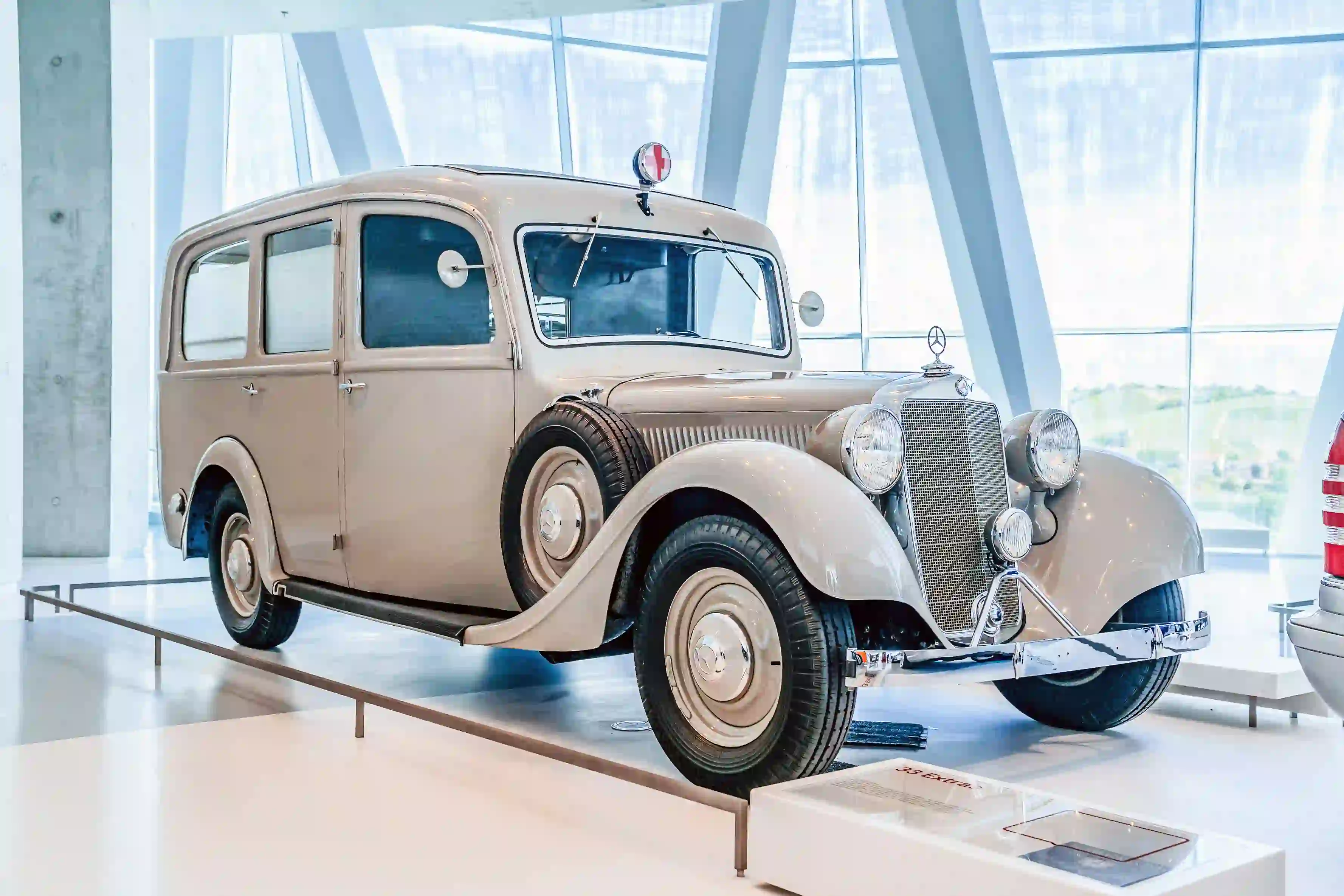 Запатентований автомобіль швидкої допомоги 1937 року зберігся до наших днів