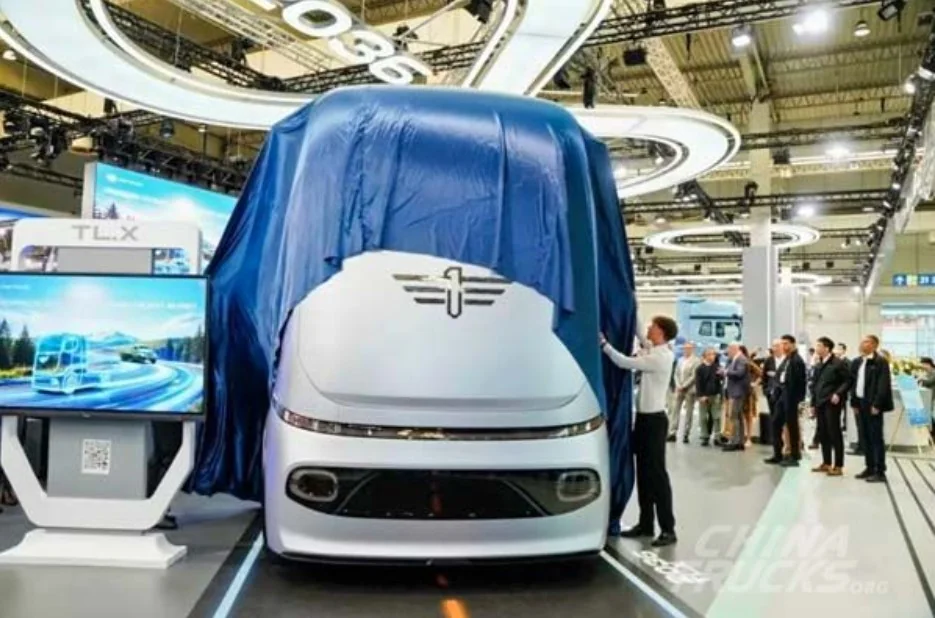 Компанія FAW здивувала концепт-траком на виставці в Ганновері Компанія FAW здивувала концепт-траком на виставці в Ганновері
