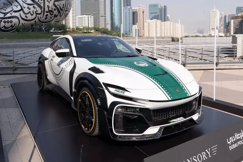 Mansory підготували екзотичний поліційний позашляховик для поліції Дубая Mansory підготували екзотичний поліційний позашляховик для поліції Дубая