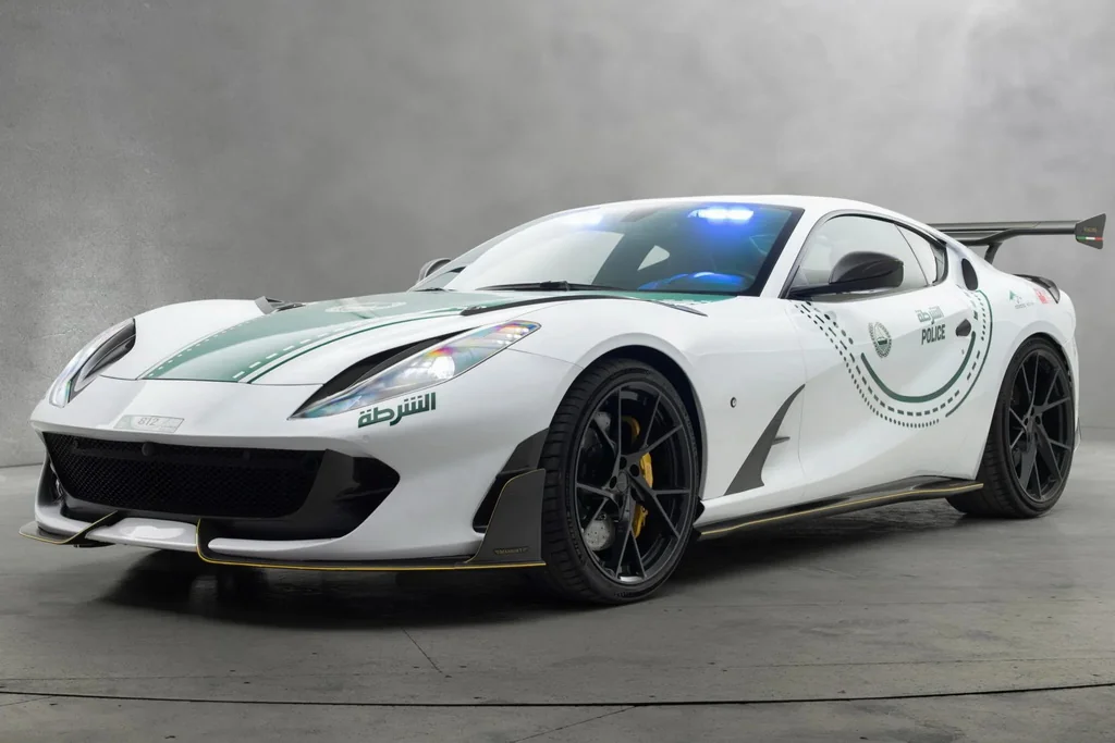 Mansory підготувало унікальний Ferrari 812 для поліції Дубая Mansory підготувало унікальний Ferrari 812 для поліції Дубая