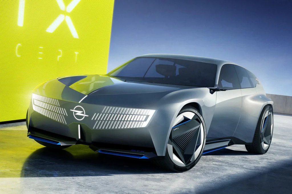 Opel показав у Парижі концептуальний універсал STX Concept Opel показав у Парижі концептуальний універсал STX Concept