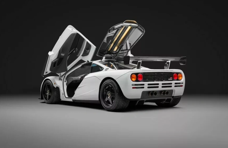 McLaren F1 з автографом Льюїса Хемілтона виставили на аукціон (фото)